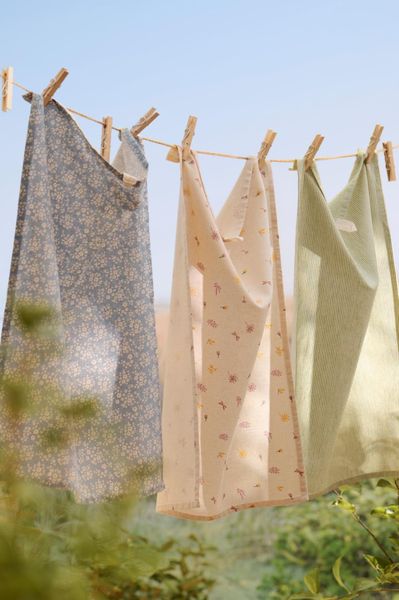 Ib Laursen Kj&oslash;kkenh&aring;ndkle Agathe blomster/bl&aring; bunn