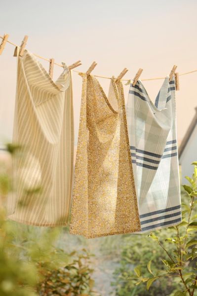 Ib Laursen Kj&oslash;kkenh&aring;ndkle Rita gule blomster